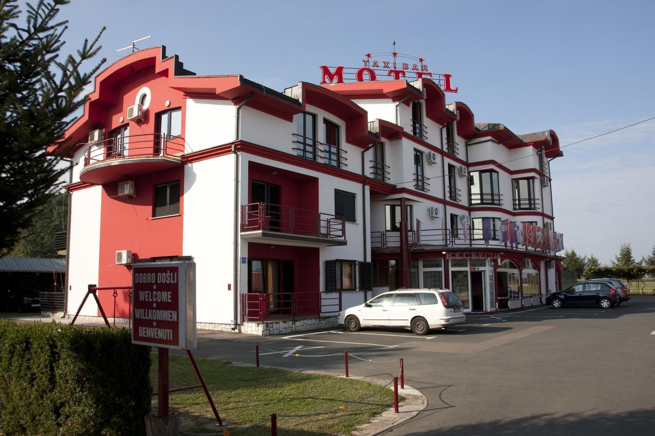 Taxi Bar Motel Gradiška Eksteriør billede